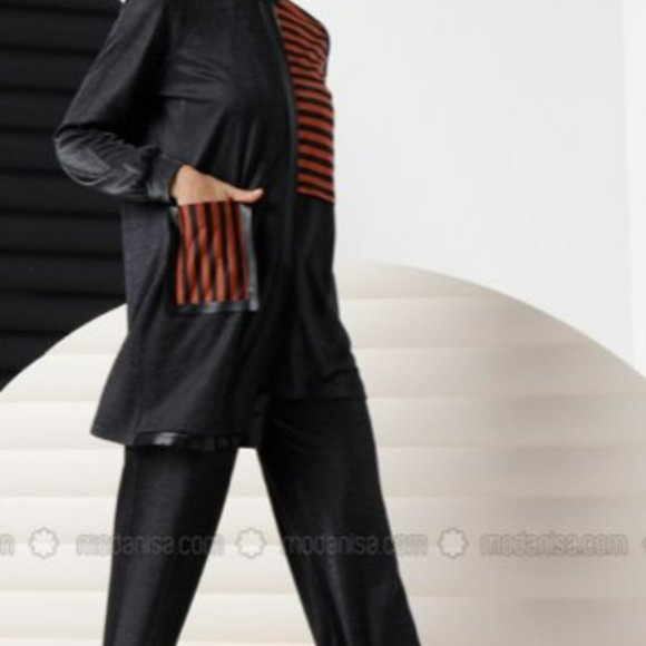 Two piece suit - size S/M - Picture 2 of 3